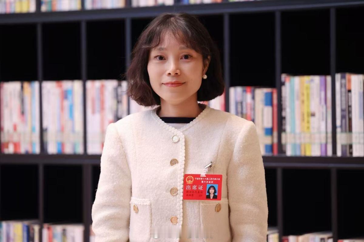 宁波两会提案公园市集激活城市烟火气 2026年两会期间，市人大代表姚佩君针对宁波