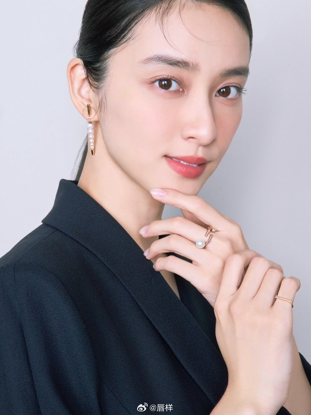 武井咲（32）最新杂图又是求emi上剧的一天