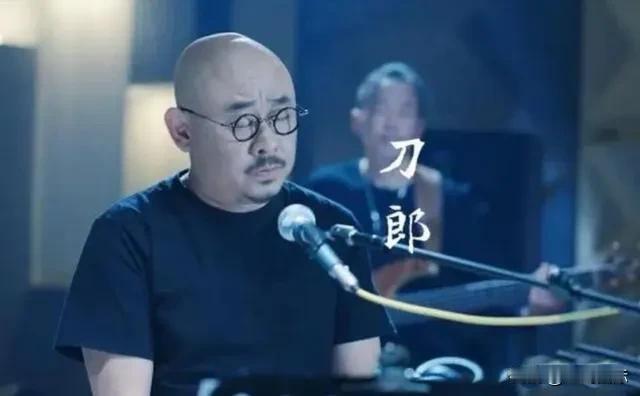 致刀郎
       文/兰戈先生
埋名隐姓
十年磨一剑
重出江湖
利剑出鞘
华