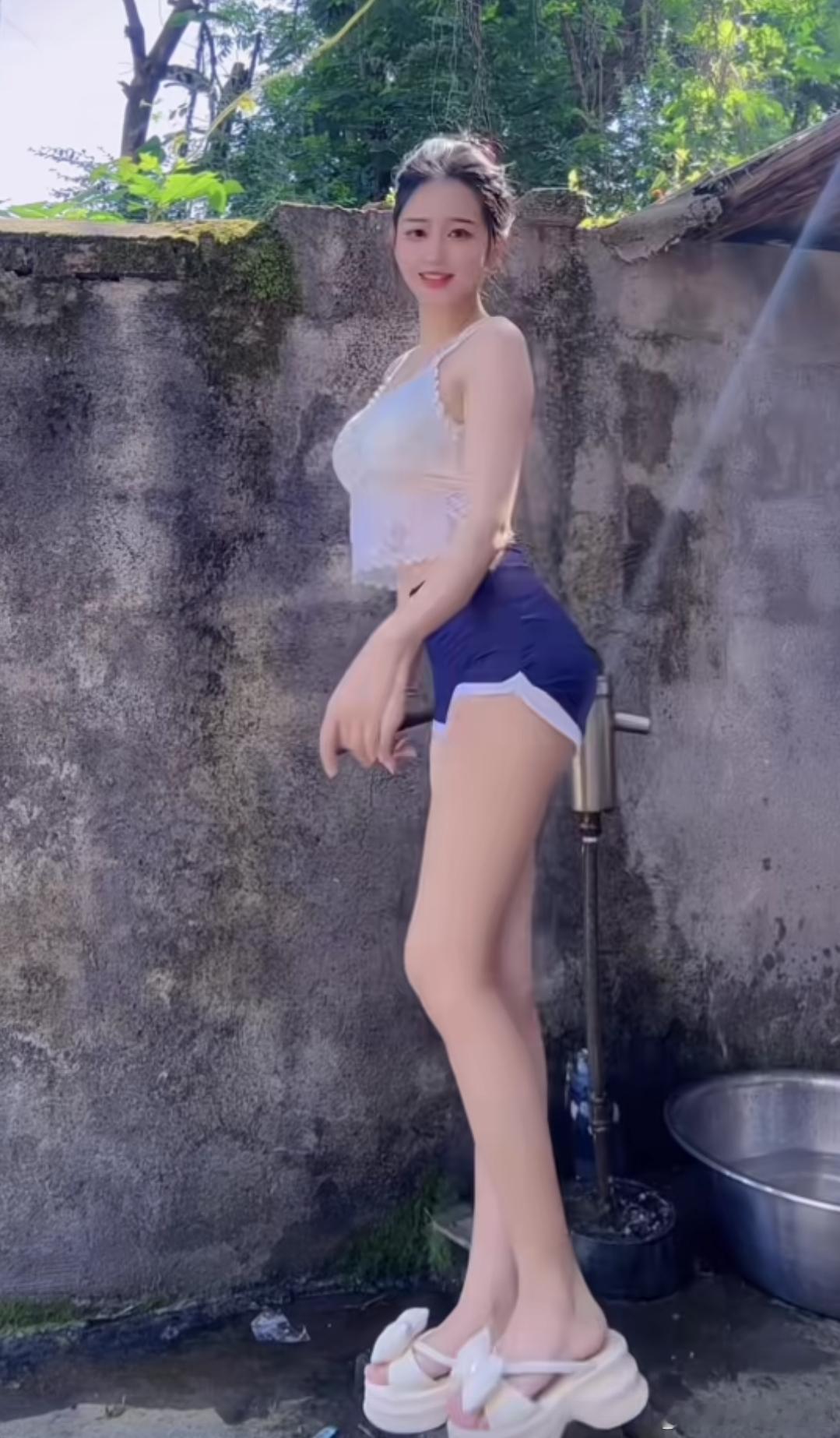 洋洋高锐～墙头红杏·扰◎心心……又念念昨宵……梦娇娆小鸟……出牢笼昆仑……雪如花