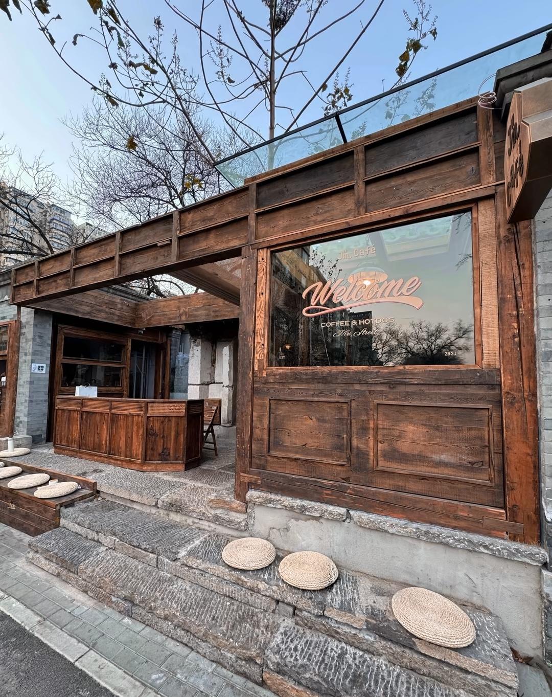 拿着相机，拍下沿途上的风景，记录沿途的心情📸