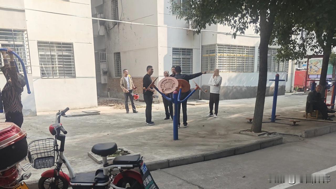 #秋日生活记录#
下联:春季送祥富万家
上联:夏天迎瑞吉千世
         