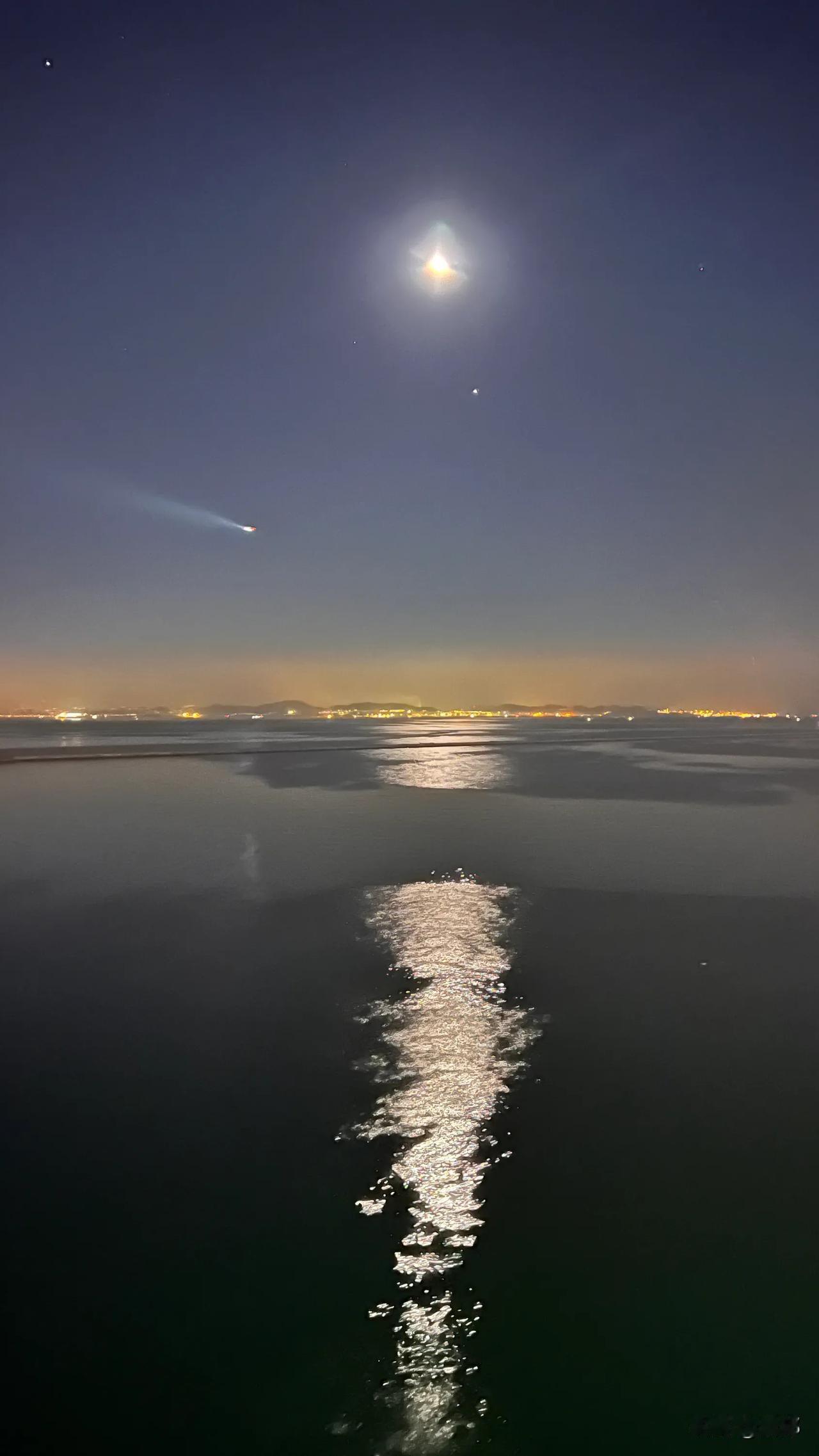 夜游海上，与星空共舞。