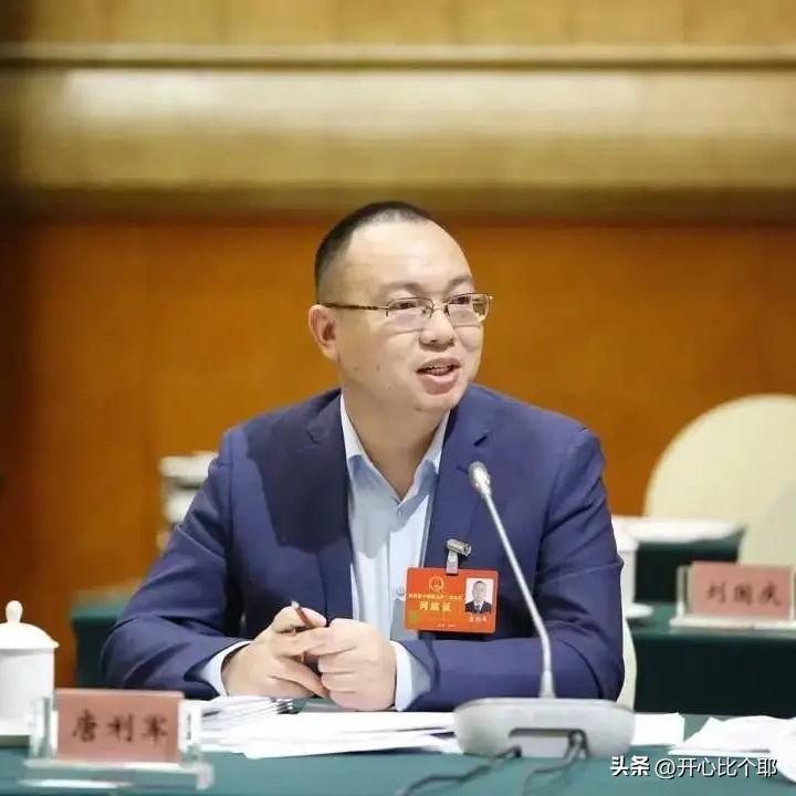 终于有代表说到短视频成瘾问题了。

两会期间，四川代表唐利军提议：每天凌晨1点到