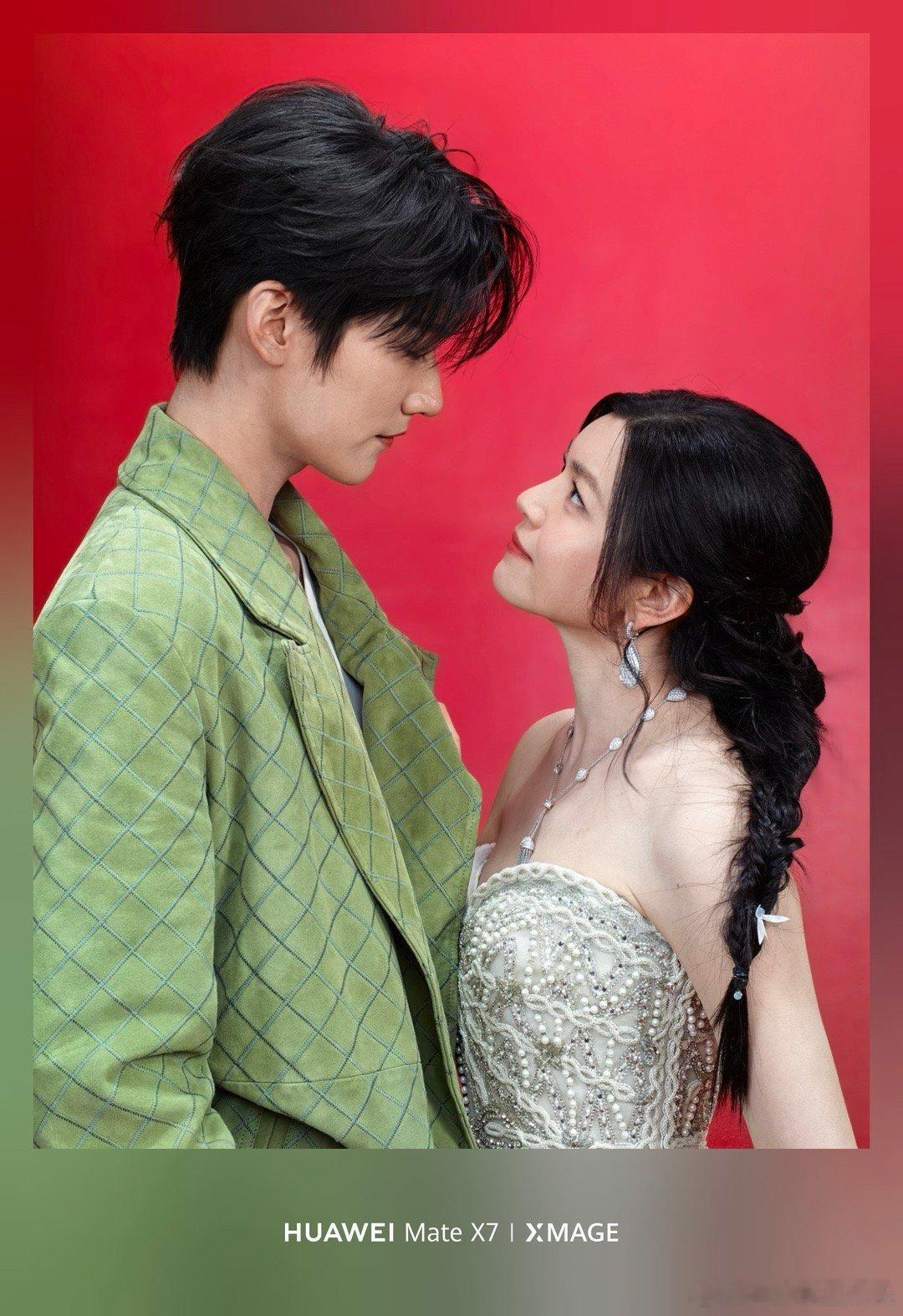 周柯宇陈妍希互拍 微博之夜陈妍希和周柯宇的后置自拍生图也太好看了，打破了大家对折