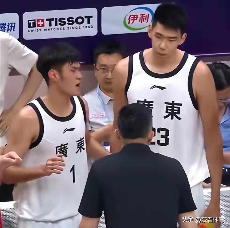 加上焦泊乔，广东男篮近年来已有四名年轻球员离队。

1、张明池
去年夏天，因父亲