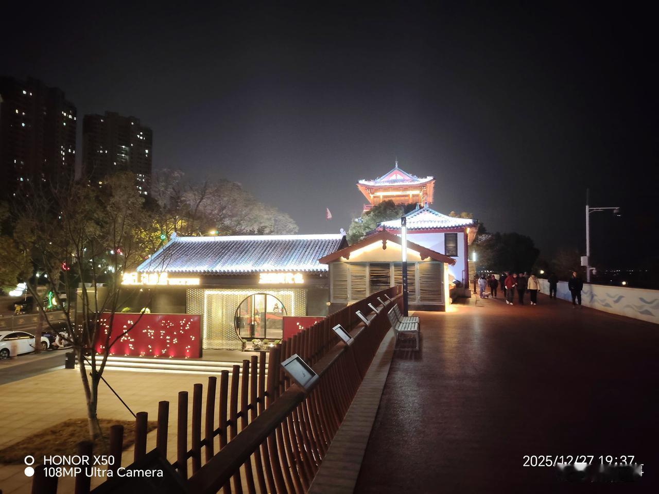 探寻人工智能2025年12月27日《浔阳楼》夜景希望人工智能更多应用到人们生活中