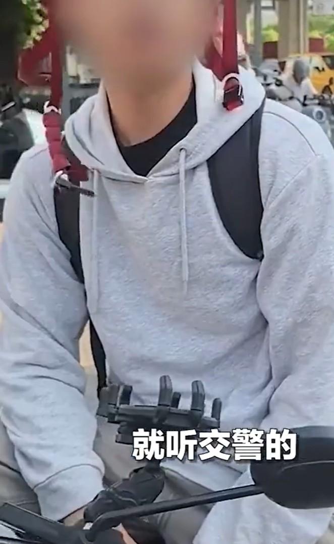 没想到我听交警的事件居然还有后续。
在今年8月，江苏苏州一小伙子骑电动车时与逆行