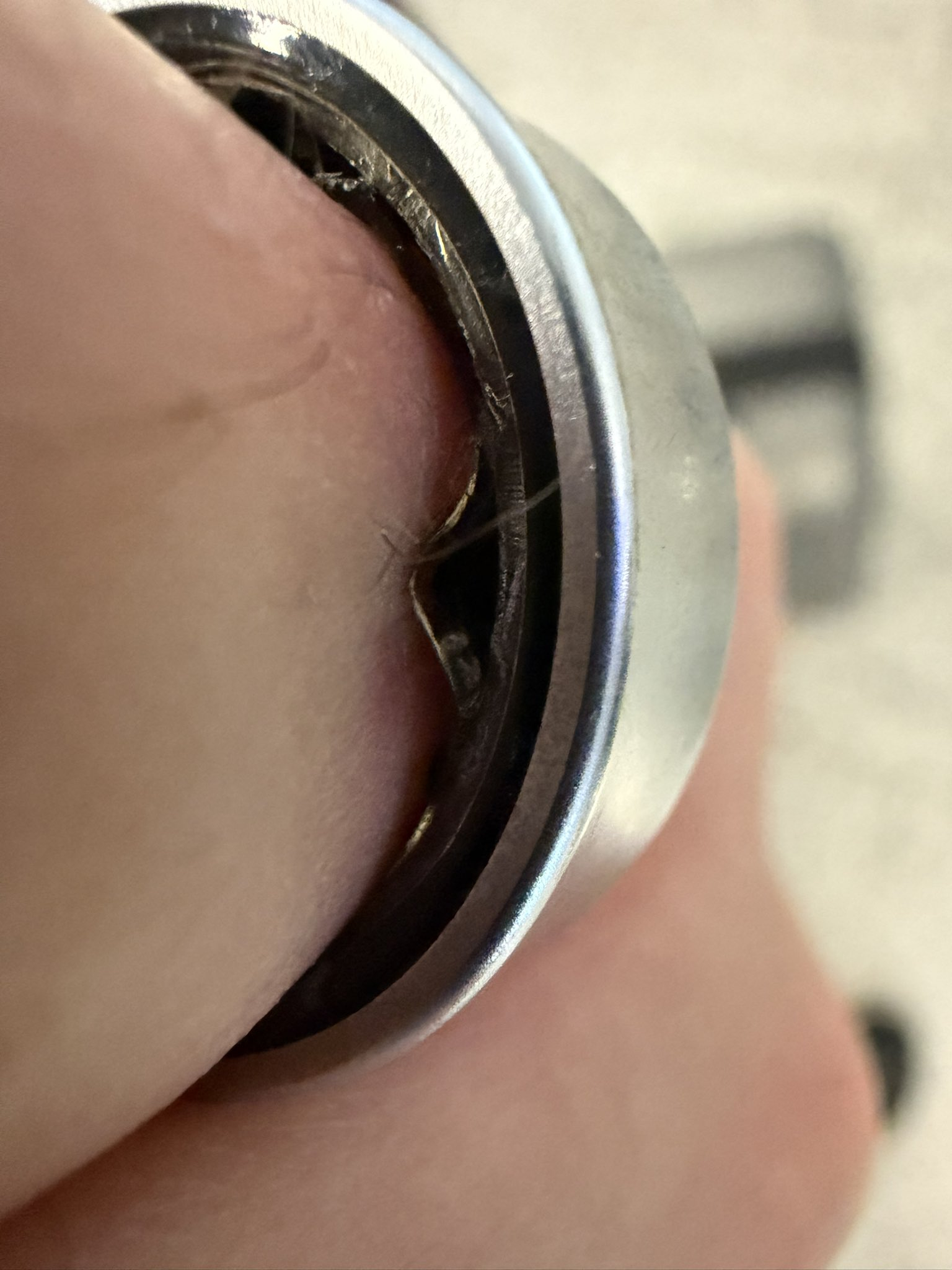 很多人用电车或者手机的电池耐久性，去理解随身设备（wearbale），其实有很大