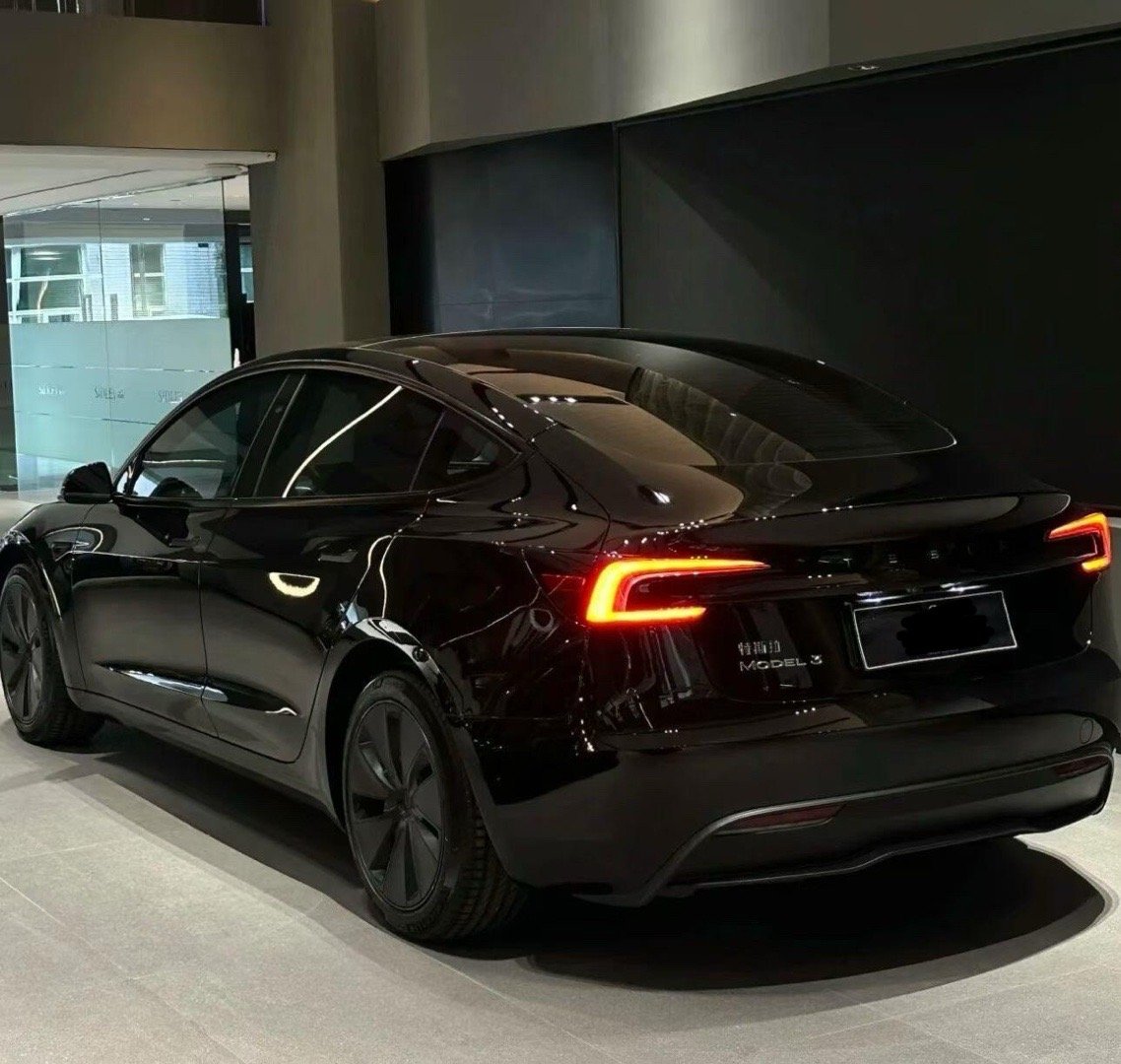 特斯拉model3🚗 无脑上下车，车机上设置好后，带着手机靠近就能打卡车门解锁