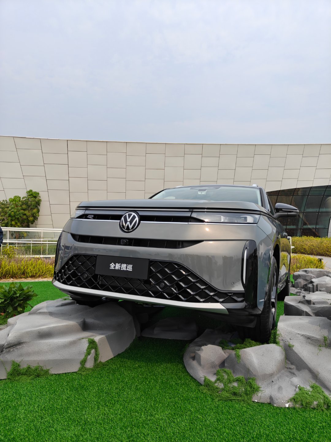 前几天去参加了大众的发布会，有一说一，正常家庭有个迈腾真的就已经是天花板了，大众