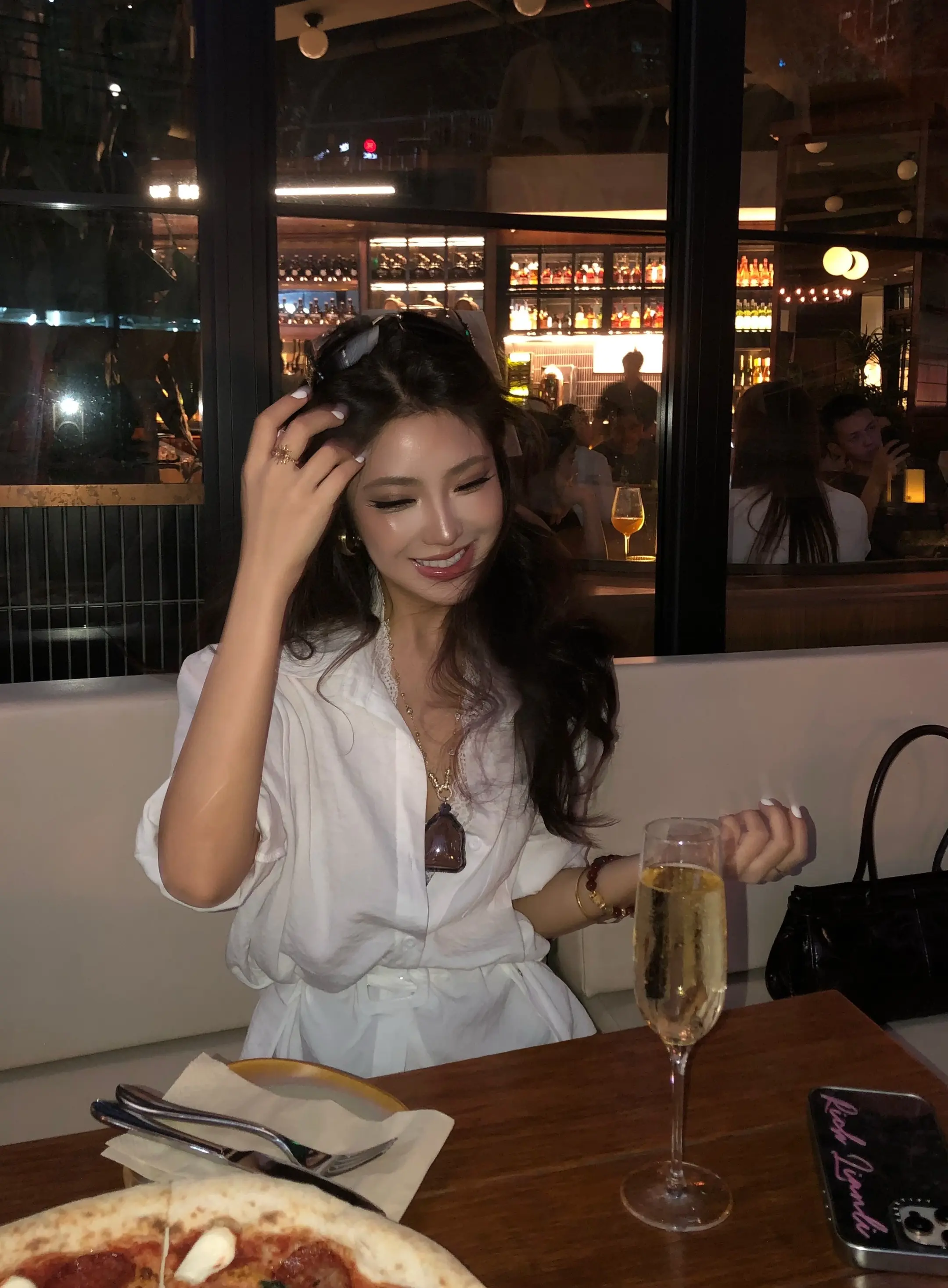 我的酒量是五杯威士忌酸 或者你叫我的名字
