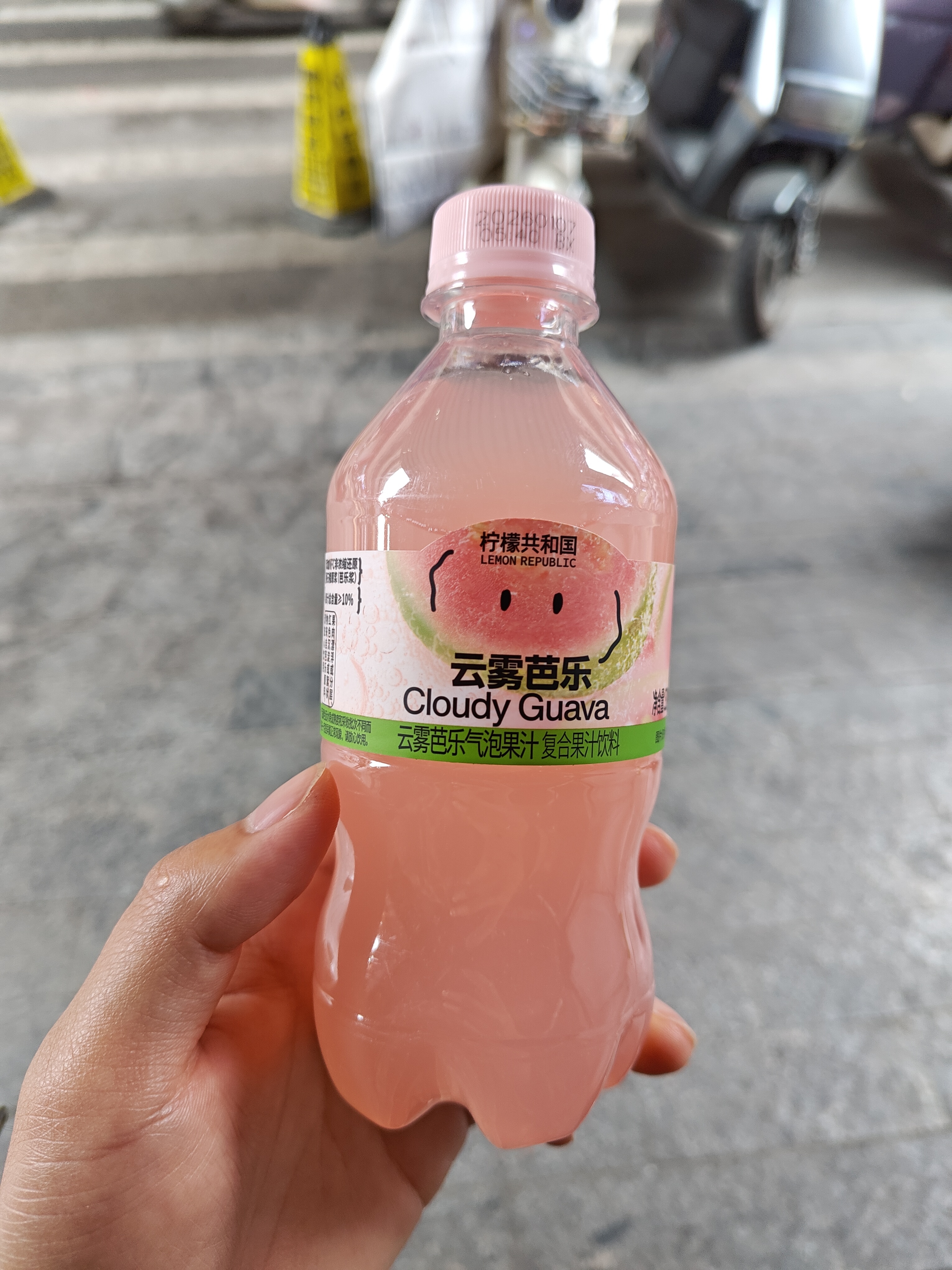 水雾芭乐，喝不喝评论区随机抽一个请他喝 