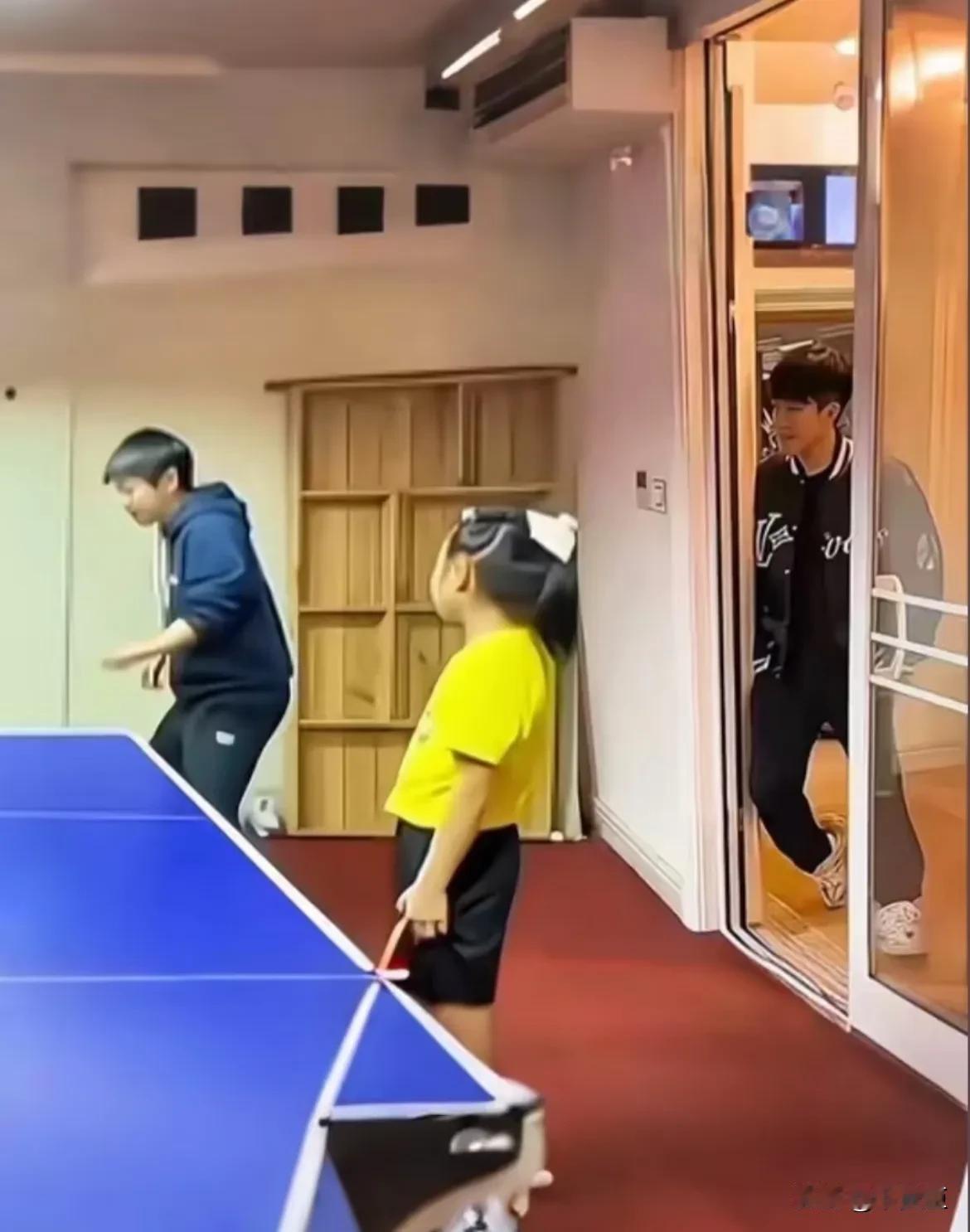“媳妇儿，来吃饭啦！”
天呐
我一定要等到那个时候
毕竟这份感情我付出了太多
[