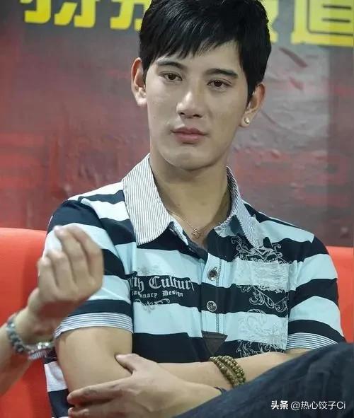 蒲巴甲说丁真，一个对家乡这么大贡献的人，你还去质疑他。质疑他的人，你们在做什么？