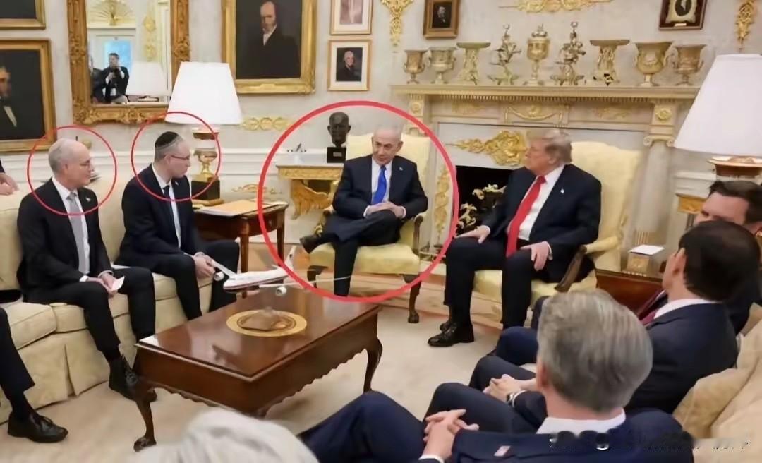 这张照片真有点意思，内塔尼亚胡在白宫也敢这样傲慢。今天美国总统川普在白宫与到访的