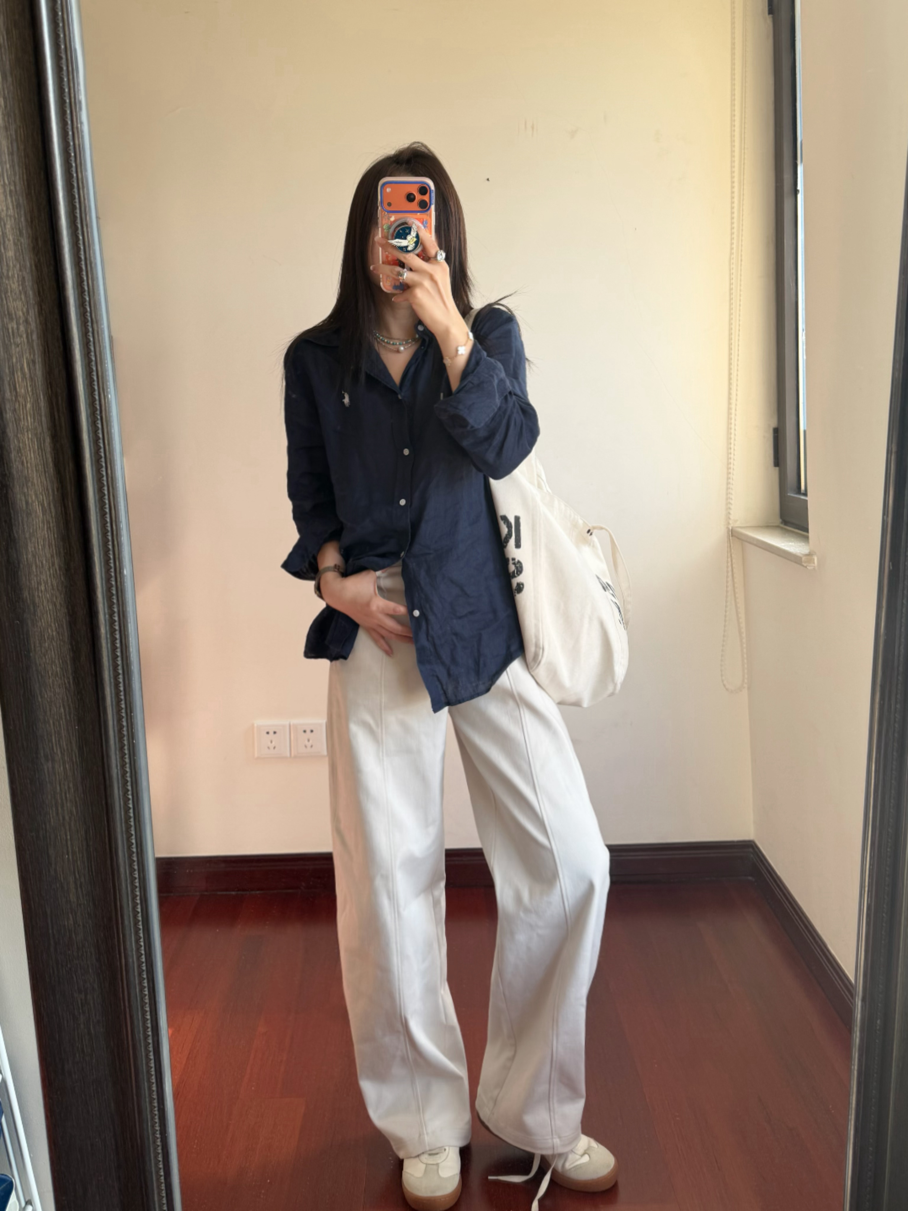 我妈妈说，你为什么要穿这么多衣服！！！！我不热，她看着热哈哈哈 