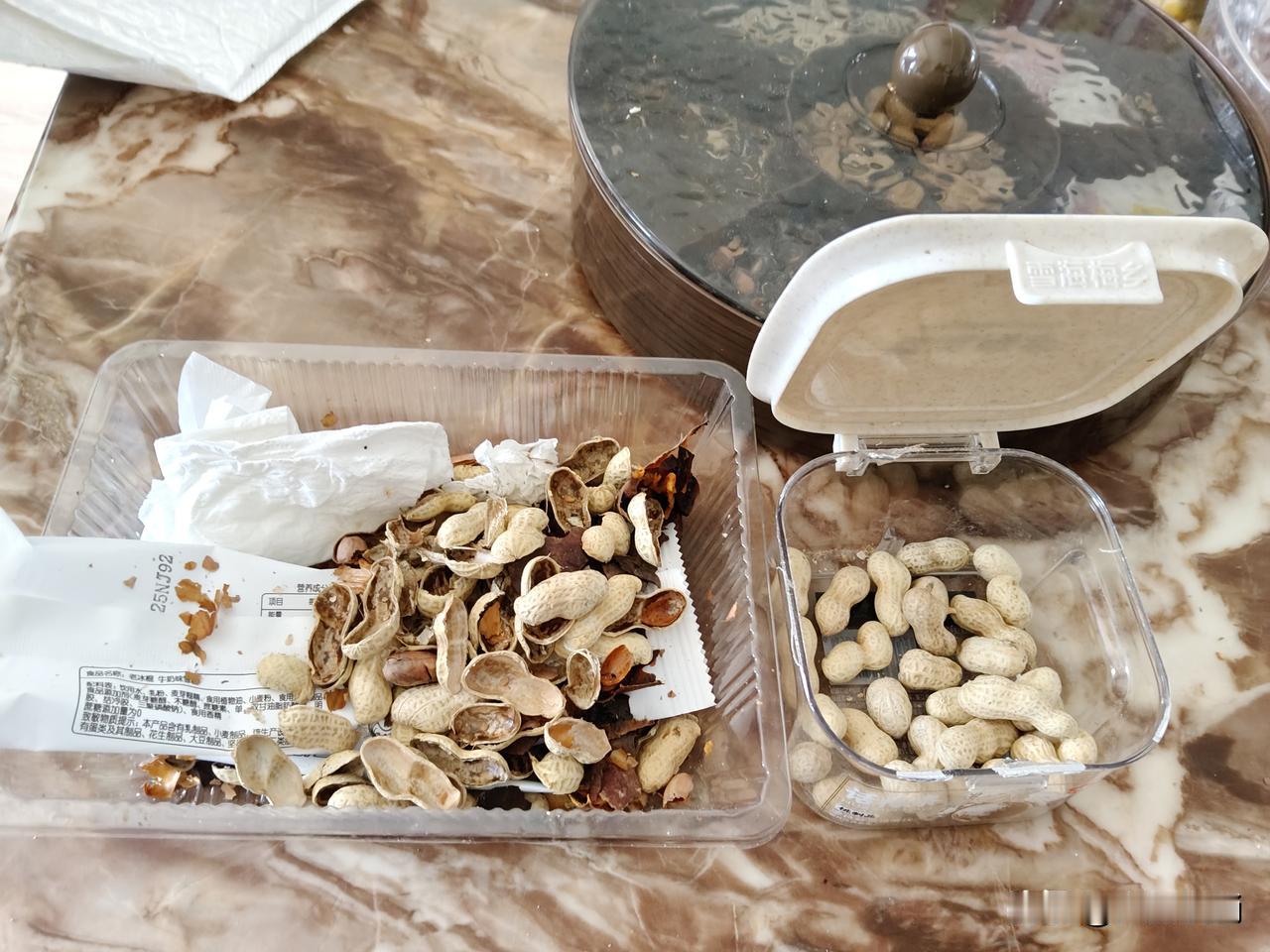 2026牟4月18日上午11点，又开吃了！花生吃了一大堆都不过瘾，又吃了一个烤红