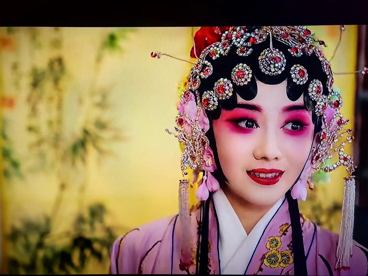 《主角》大结局收官，结局戳心又圆满。
忆秦娥历经丧女、变故闭门弃戏，靠着徒弟慢慢