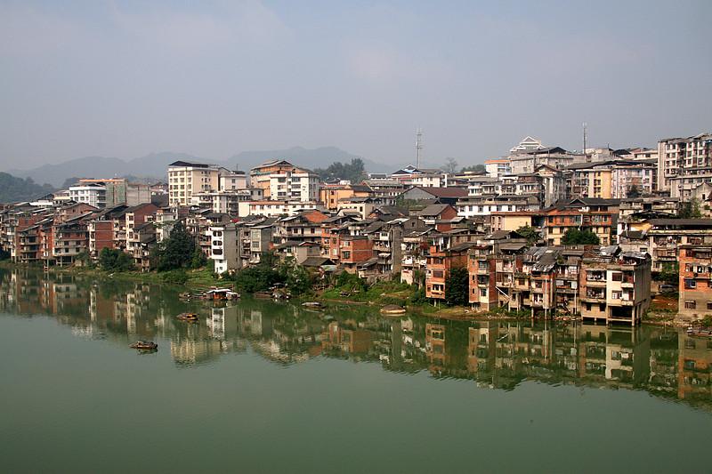 南平地区频繁搬迁旧址，说穿了就是在经济中心和地理中心之间来回拉扯了几十年。
别的