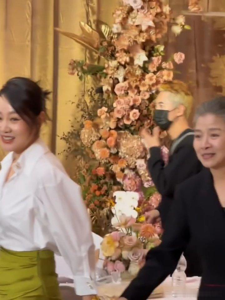 黄玲和宁绣绣抢婆婆闫妮和杨幂抢迟蓬 黄玲宁绣绣抢婆婆，三个人演一个“抢婆婆大战”