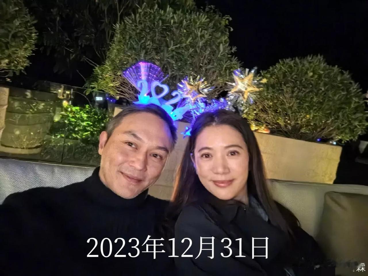 港星张智霖三个月时间从一个老头变成一个年轻小伙，他是怎么做到的？

第一张照片是