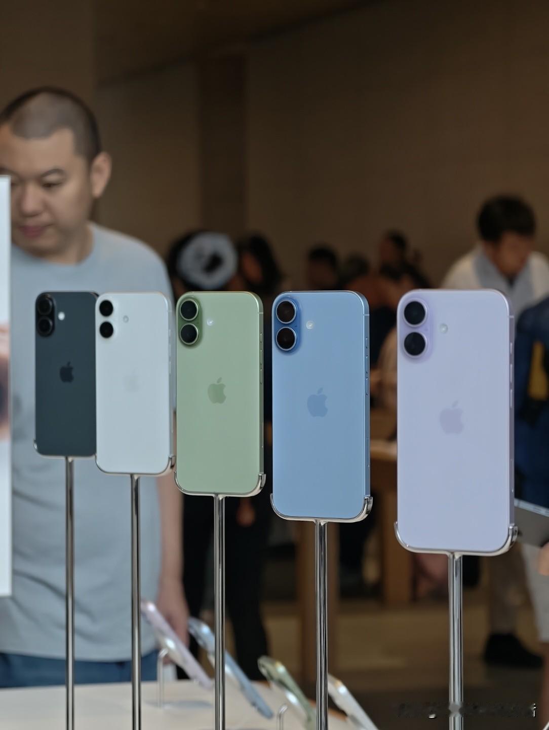 都涨成这样了，iPhone 17居然还卖疯了。

数码博主RD观测8月17日曝光