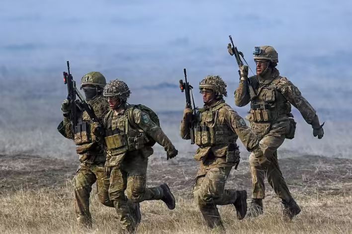 【美国削减北约东翼驻军】综合路透社、法新社29日报道，罗马尼亚国防部当天表示，美