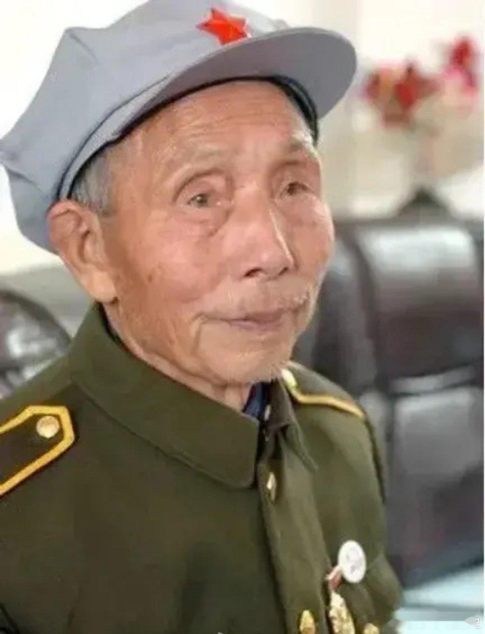 1973年，江西老农钟发镇被人诬陷是汉奸，连他的家人也受到了影响，他气愤不已，就