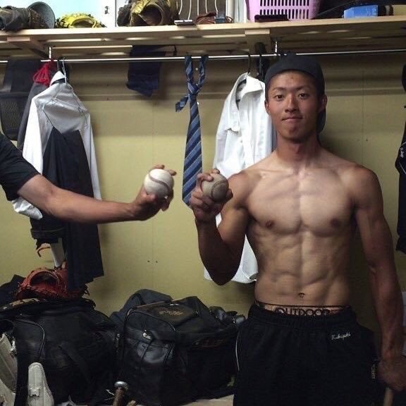 黑皮⚾️亲亲帅哥