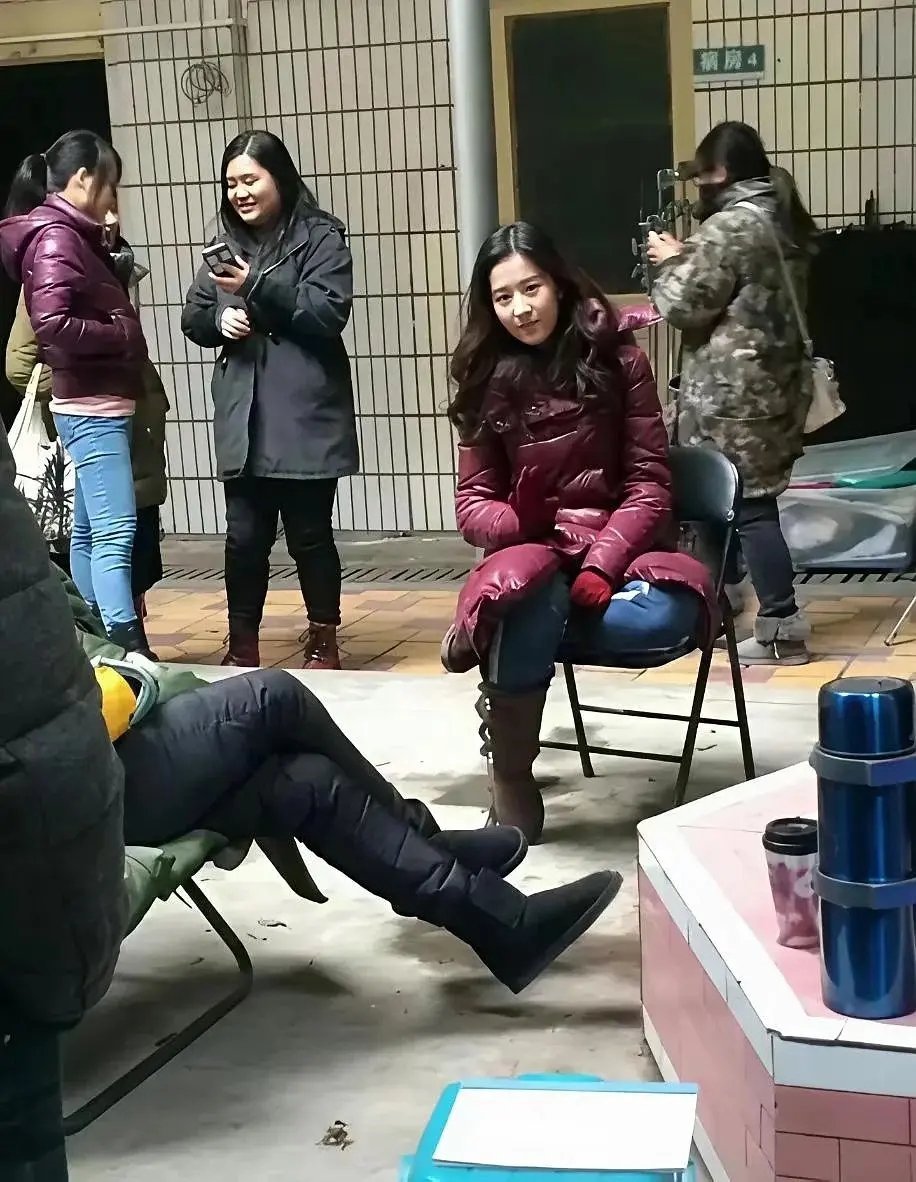 刘亦菲多年前的一张照片 大家觉得有星味吗 