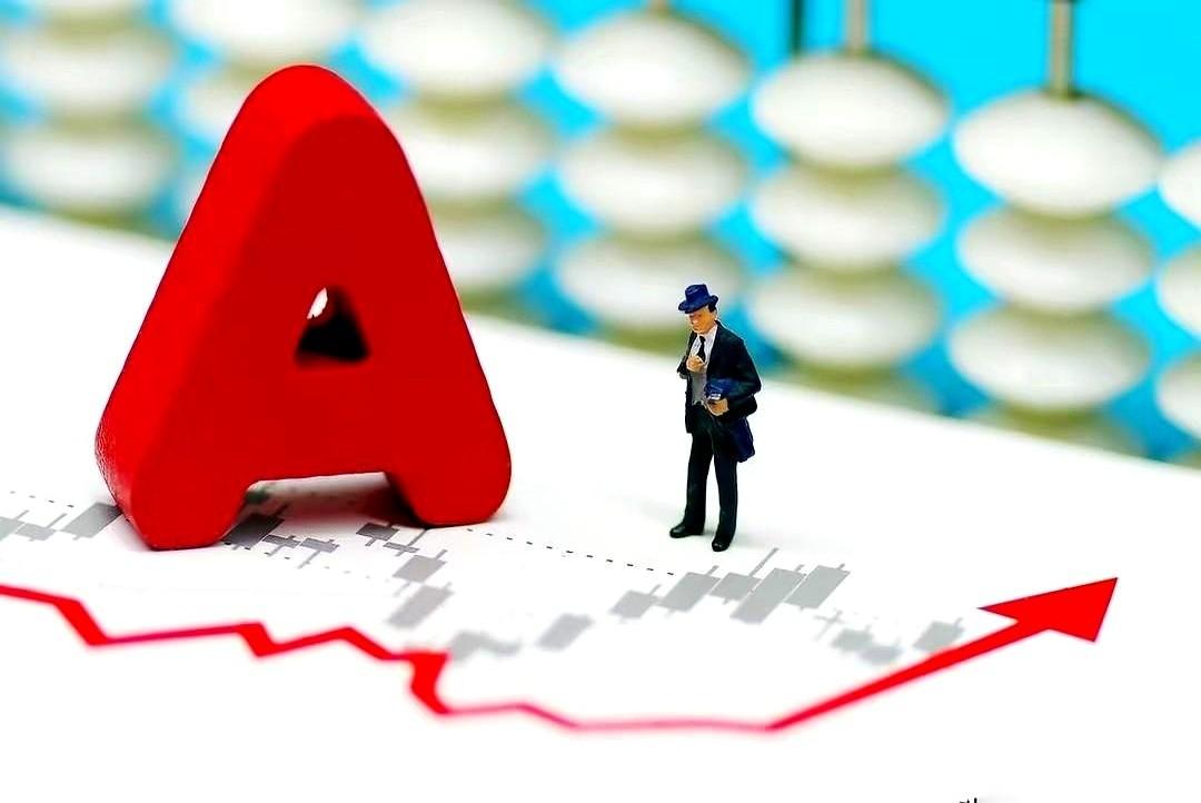 开盘前这几分钟，心跳比K线还刺激。
一帮“大神”又开始画线了，什么3888是铁底