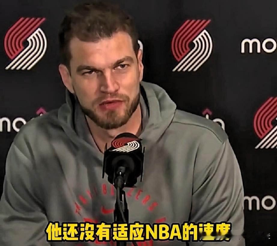 恕我直言！杨瀚森在nba场均5分钟出场时间，主帅一语道破太慢！杨瀚森一直在外线等