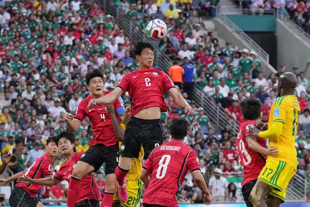 3-0！1-0！疯狂世界杯：倒数第1逆袭夺第2出线 韩国命悬一线

南非队用实际