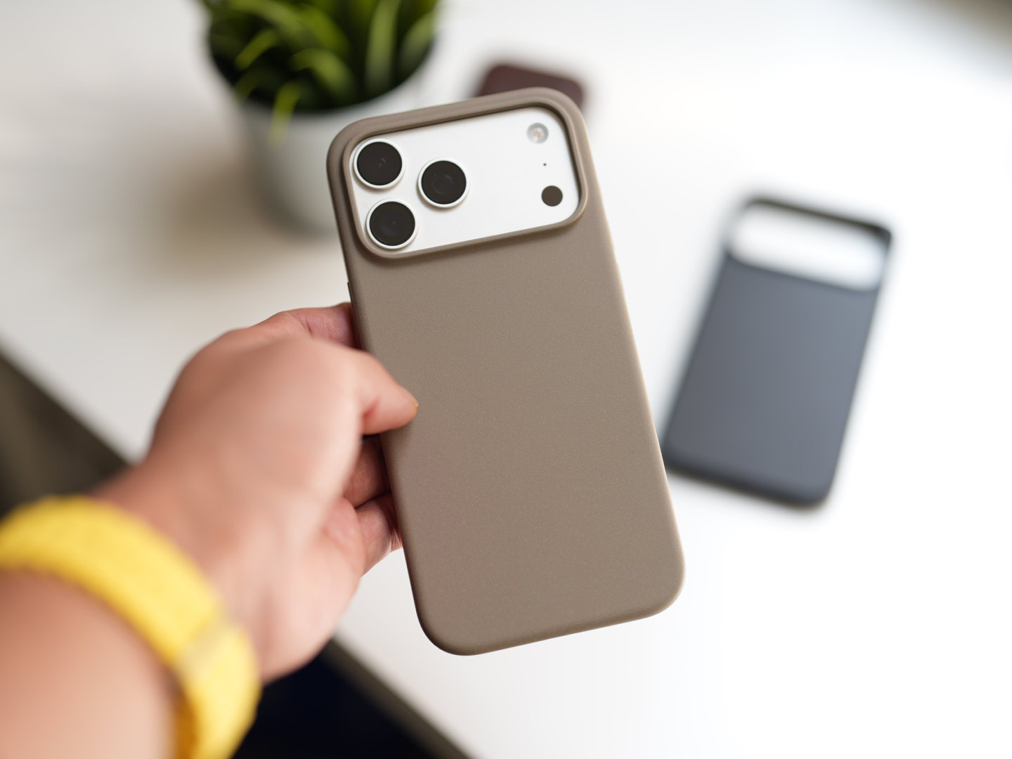 这个我取名“钛金色”的颜色，不同角度，不同光线强度下看到的颜色区别还挺大的。 