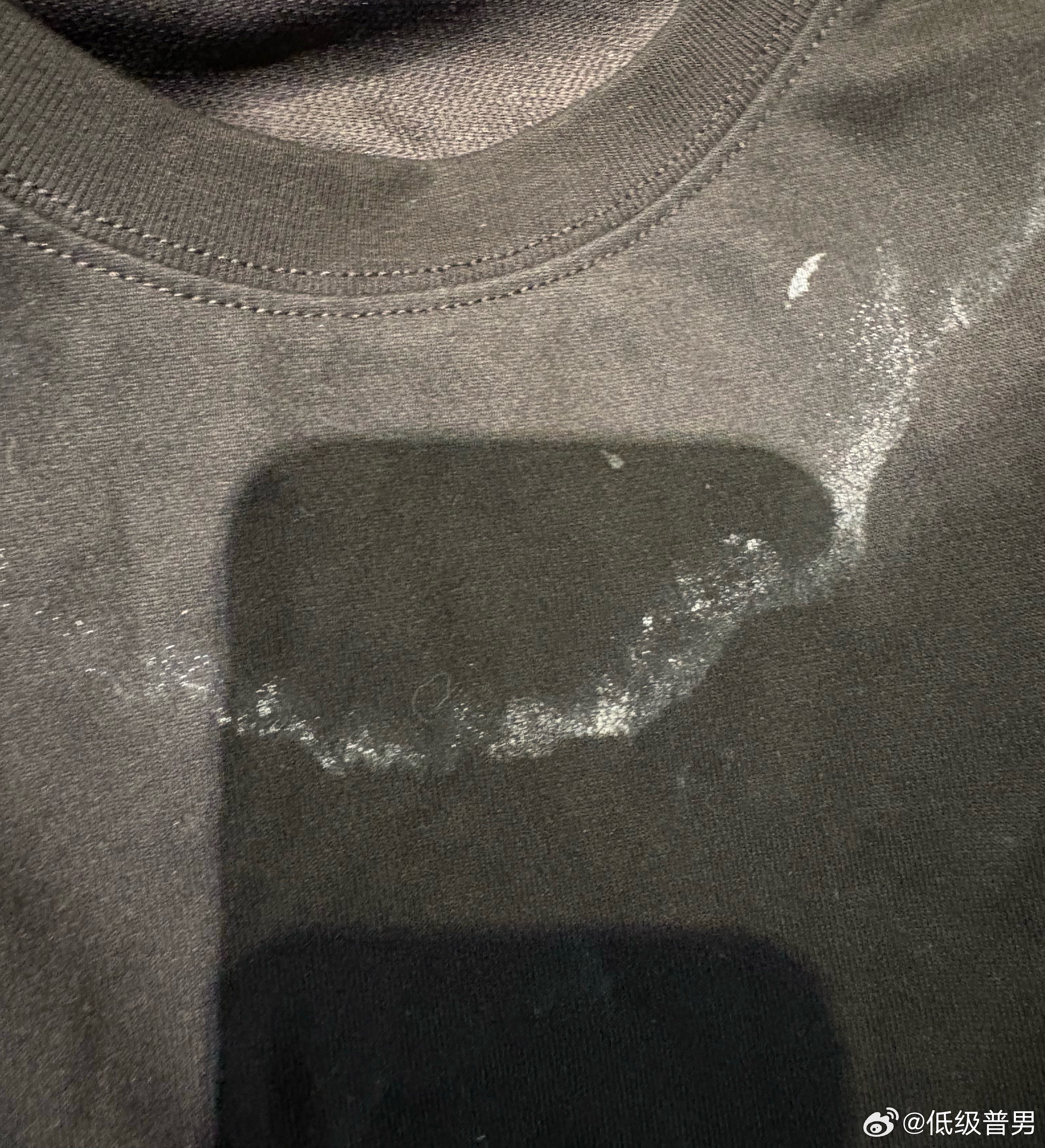我真的不知道我为什么每次出来玩都要穿黑色的衣服，大概两个小时就变这样。