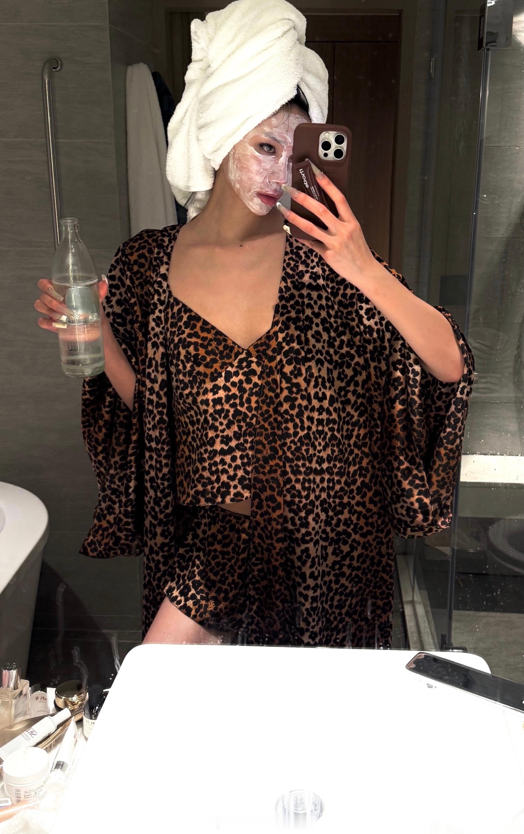 Luv summer 4ever在酒店目睹一对新人的草坪婚礼竟然哭了 虽然笃定自
