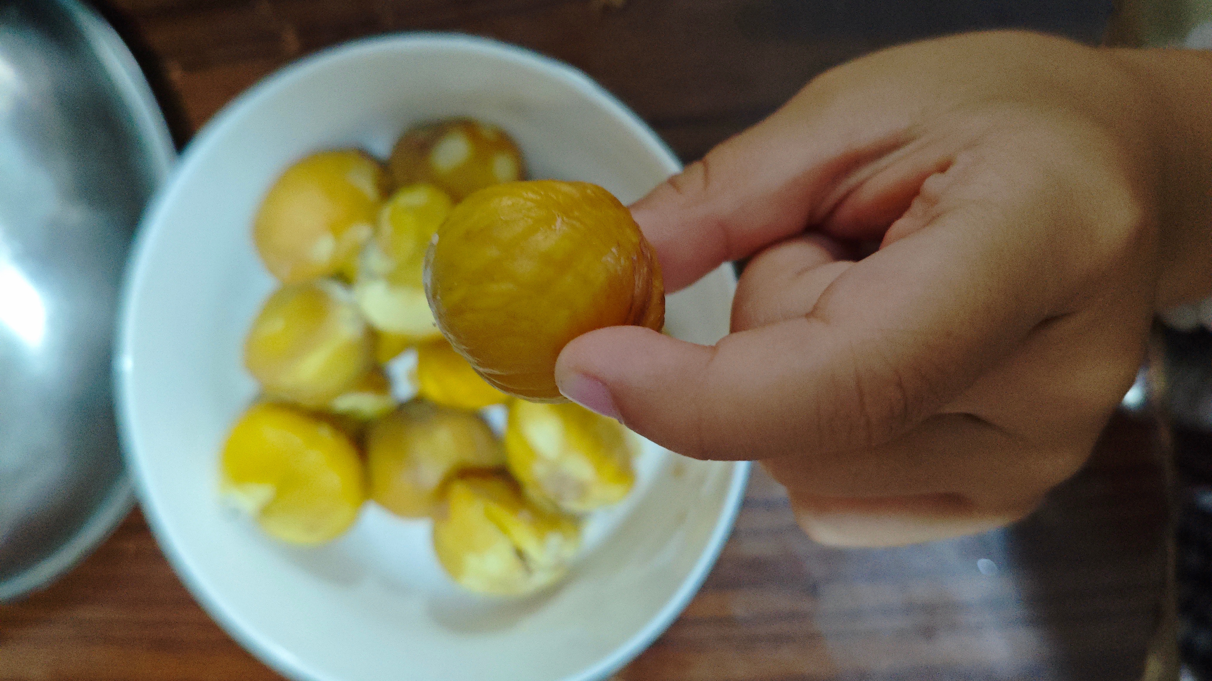 栗子煮熟剥好了，来吃 