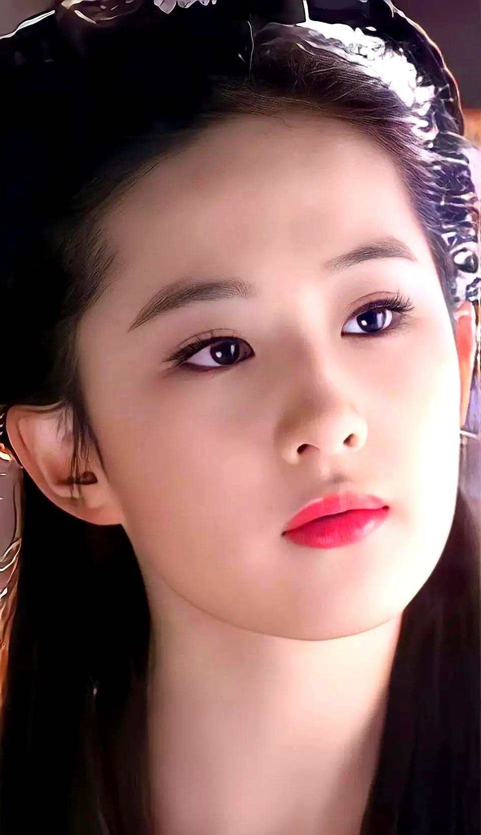 790天不上班，刘亦菲捅破了内娱“打工人”最后的遮羞布。
 
当你在为996焦虑