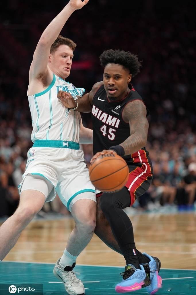 就你叫三分王？克努佩尔半场三分5中0 欢迎来真正的NBA

北京时间4月15日，