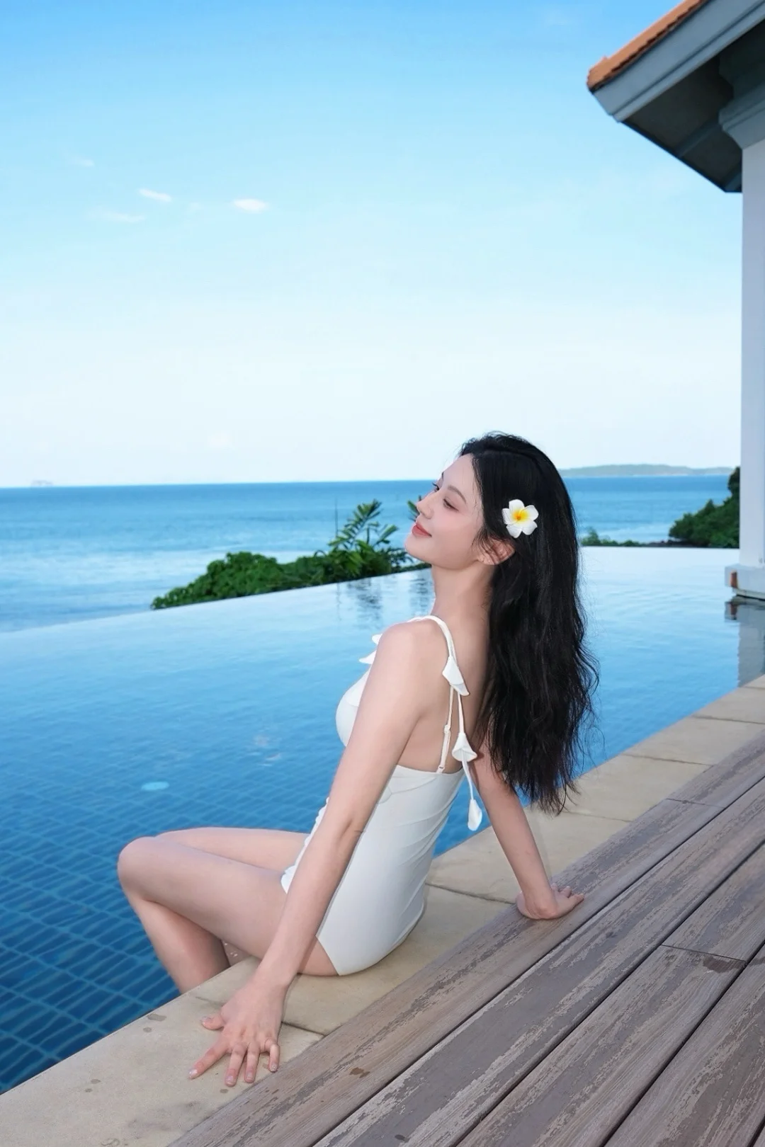 海岸线旁的泳池时光🏊