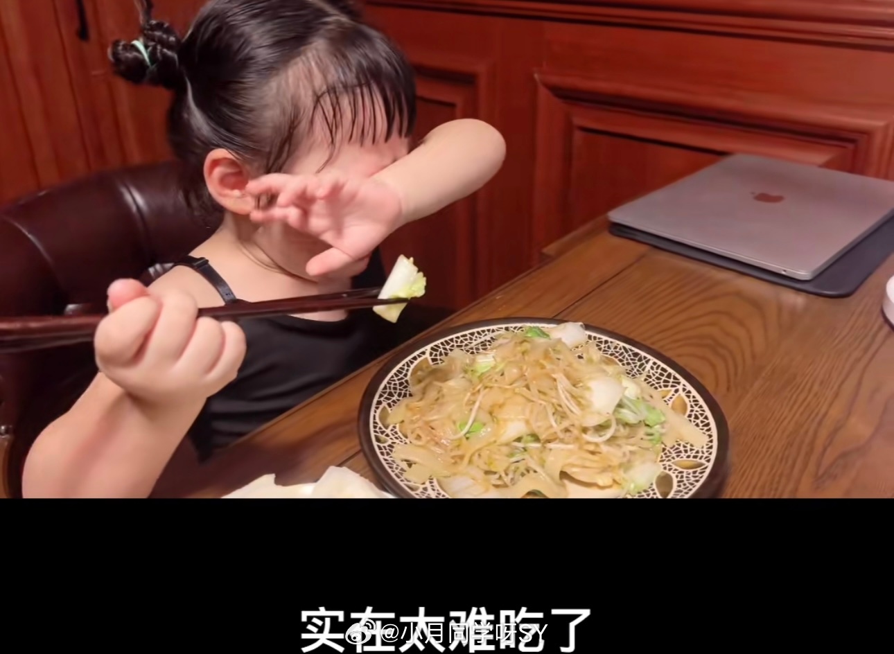 家长做饭太难吃孩子吃到呕吐就医我不行了好可怜的娃、要么妈妈进修一下吧好嘛