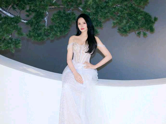 伊能静现在觉得自己美得要命伊能静首谈产后忧郁伊能静坦言曾因产后抑郁纠结外貌，十分