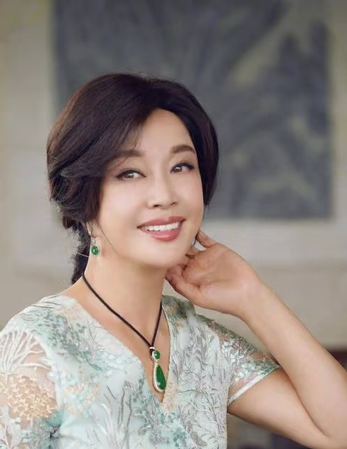 刘晓庆 女帝和她的将相 “女帝和她的将相”这个出圈名场面，出自2026年8月12