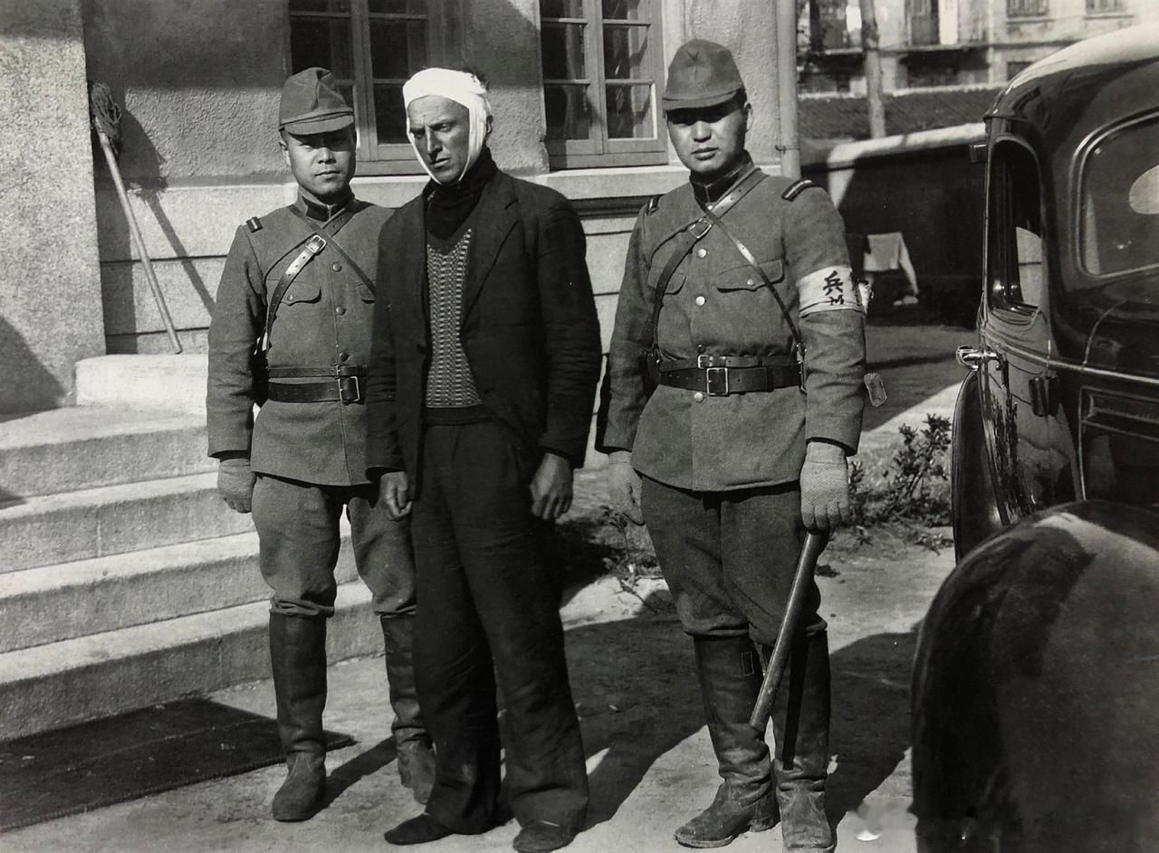 抗战时期被日军俘虏的苏联援华志愿航空队人员
前两张图是抗战时期日军俘虏的苏联援华