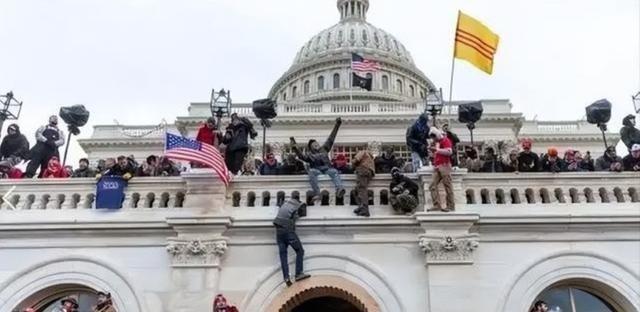 美国为何不担心自己国家发生革命？因为说白了，美国政府是真杀人，华尔街闹事的带头人