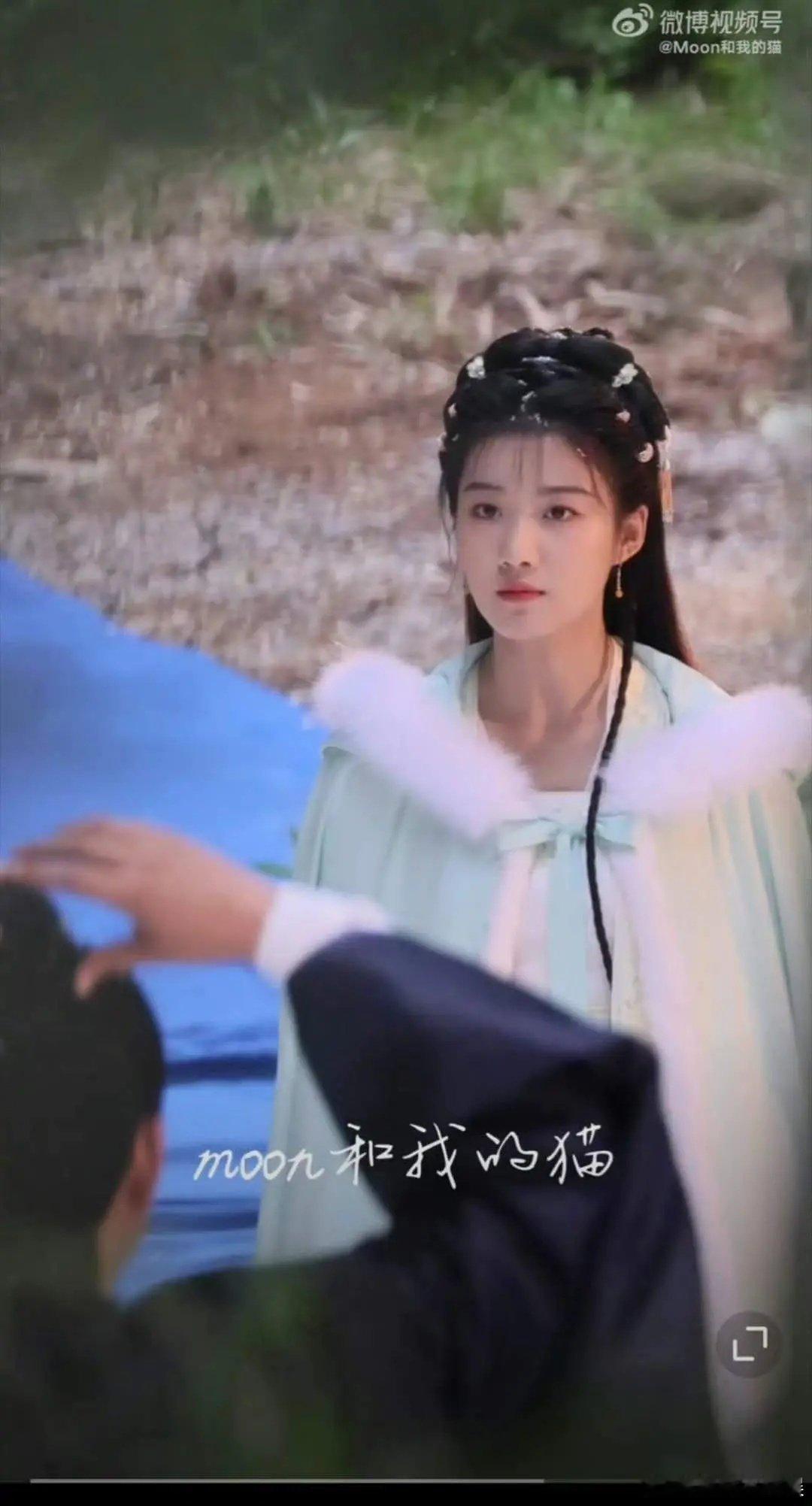 卢昱晓确定演的是女主不是丫鬟吗 ​​​