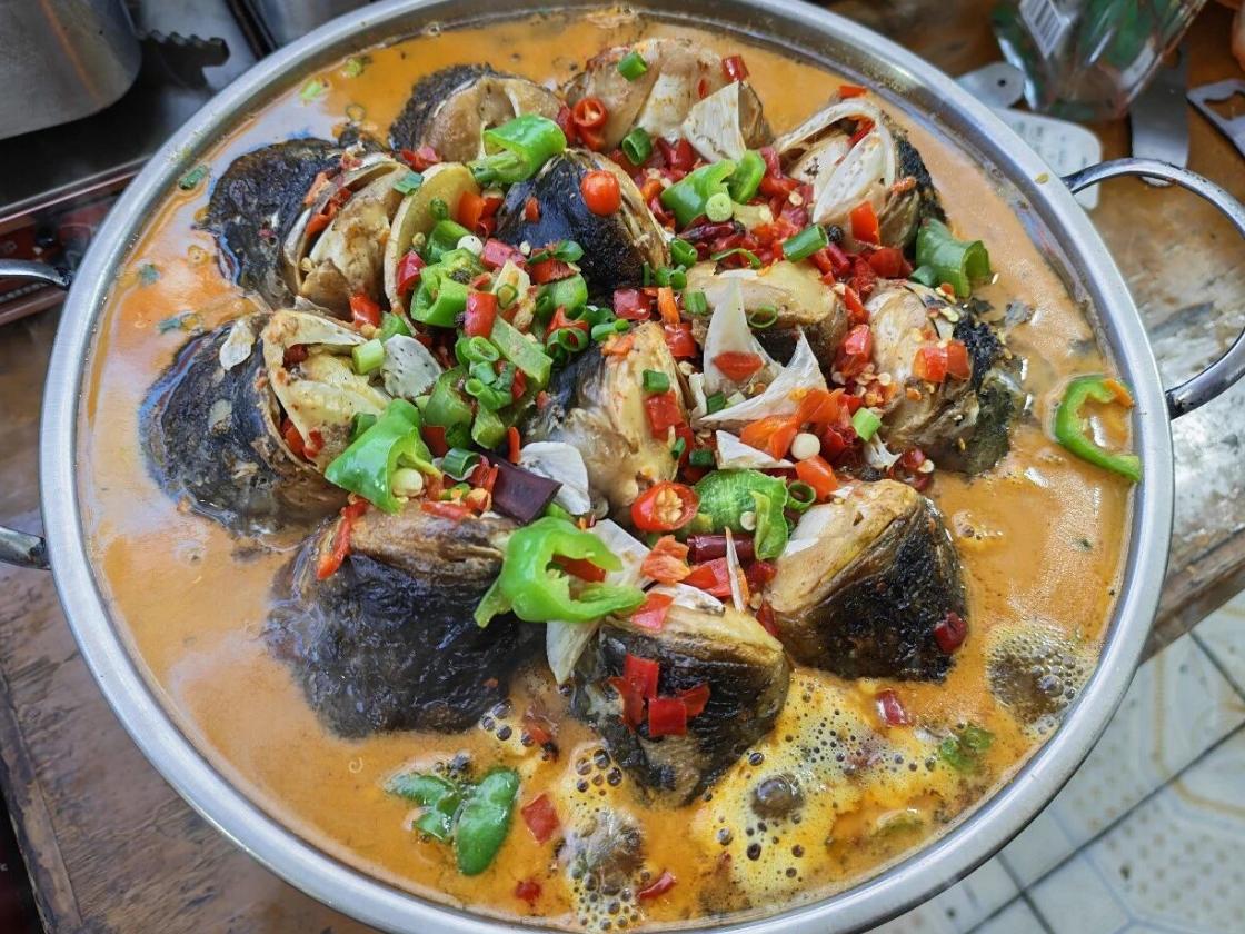 全网博主扎堆来荆州！靠一碗粉一锅鲜火遍全国
很多人出门旅游都怕踩雷，找不到地道好