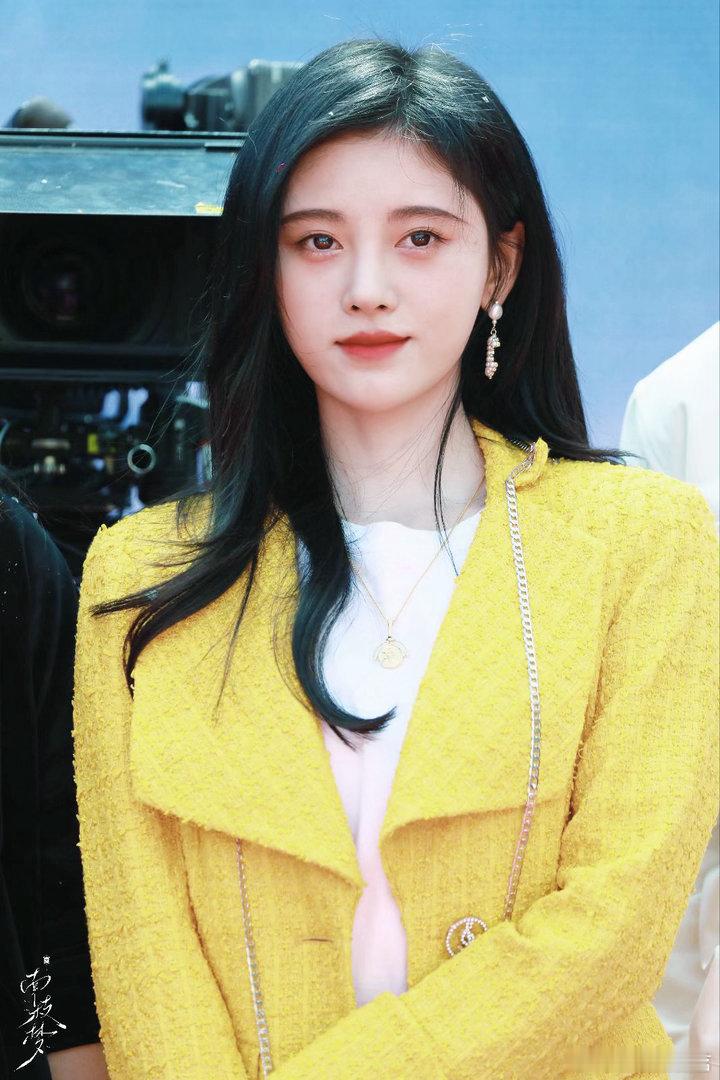 jjy鞠婧祎苏绿夏 jjy鞠婧祎万花世界 再红一点吧，红到路人皆知，红到没人敢诋