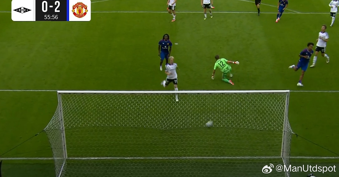 齐尔克泽个人秀！连续假动作晃开后卫和门将打空门进球！2-0ManUtdspot曼